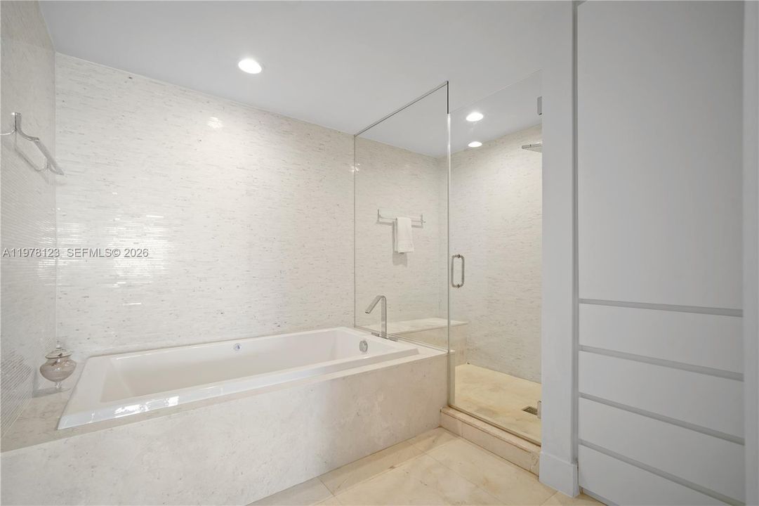 En Venta: $5,900,000 (2 camas, 2 baños, 1950 Pies cuadrados)