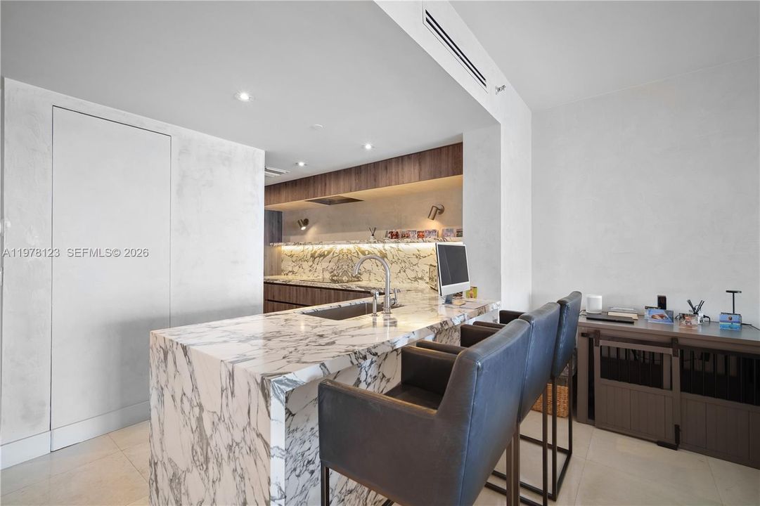En Venta: $5,900,000 (2 camas, 2 baños, 1950 Pies cuadrados)