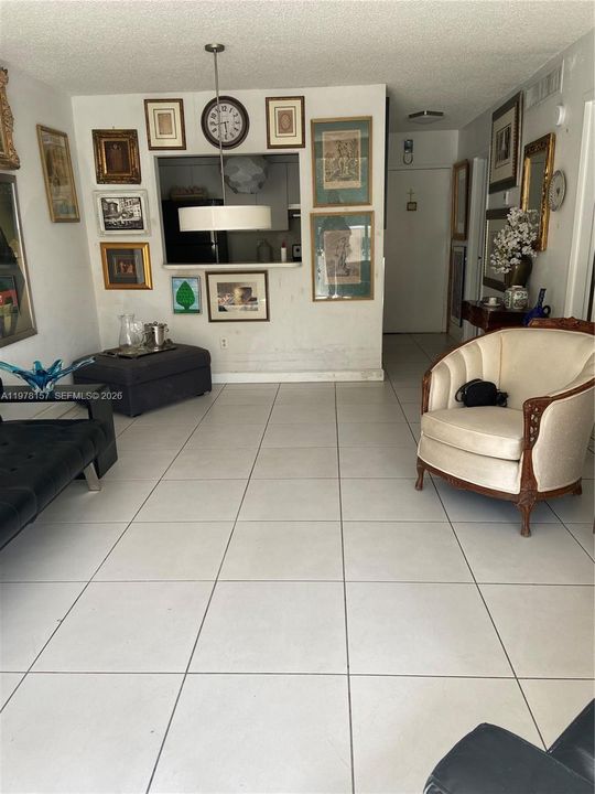 На продажу: $235,000 (1 спален, 1 ванн, 694 Квадратных фут)