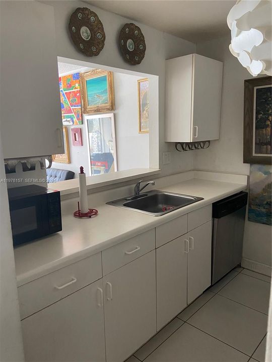 На продажу: $235,000 (1 спален, 1 ванн, 694 Квадратных фут)