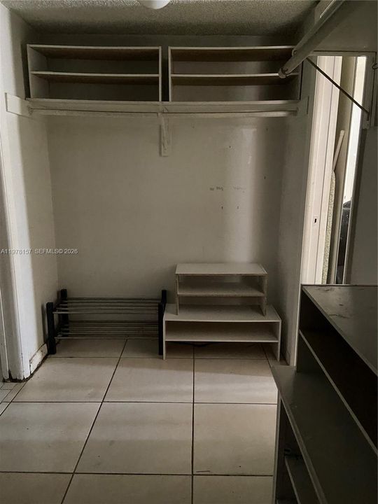 На продажу: $235,000 (1 спален, 1 ванн, 694 Квадратных фут)