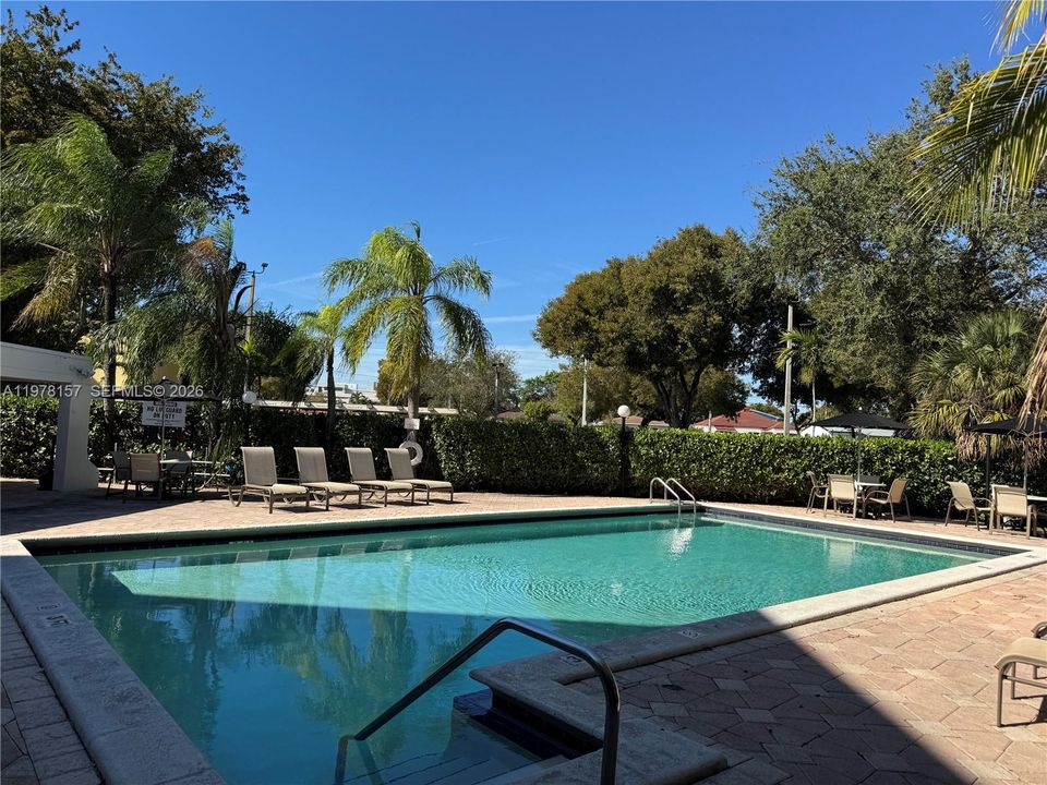 На продажу: $235,000 (1 спален, 1 ванн, 694 Квадратных фут)