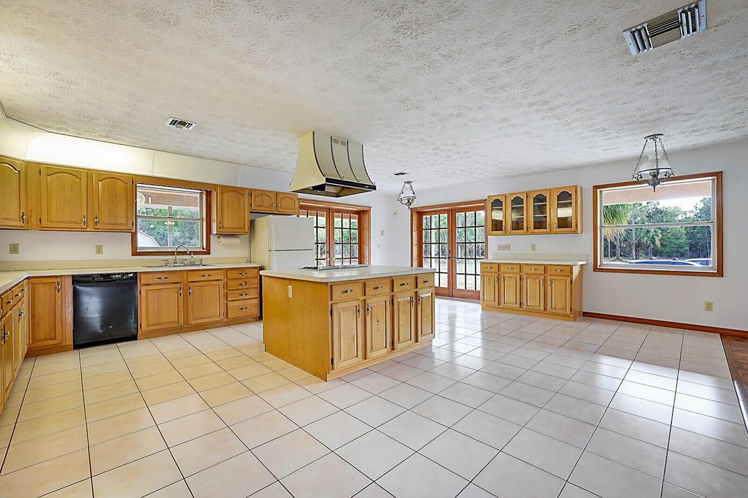 eat in kitchen