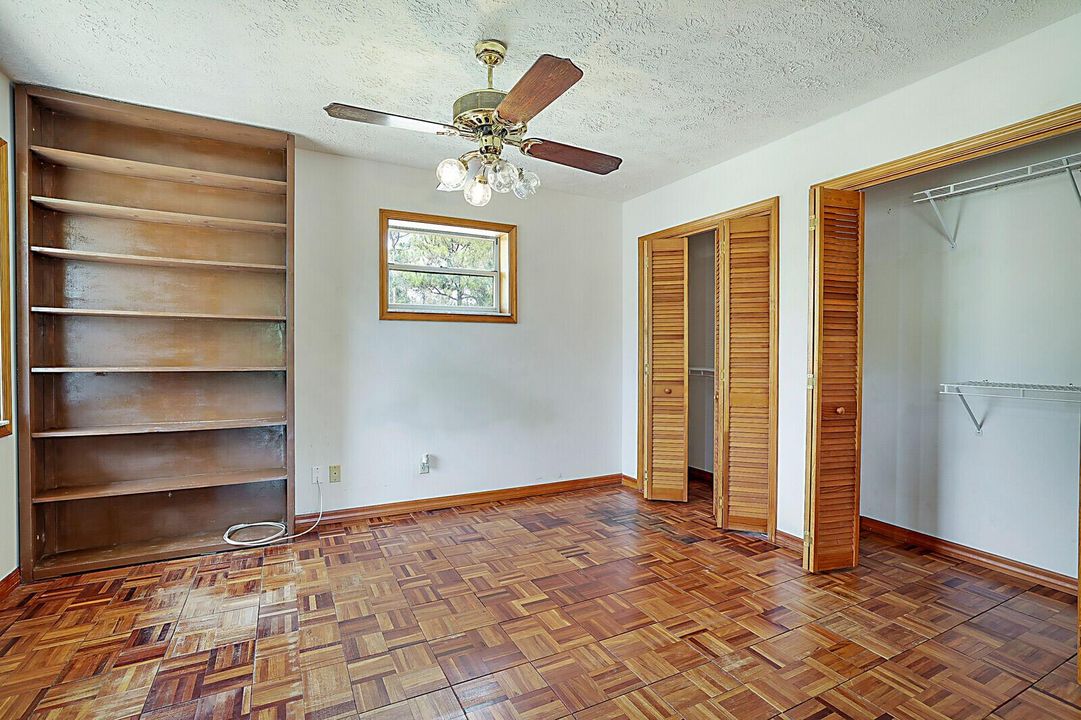 bedroom 2/office