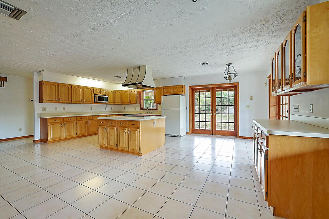 eat in kitchen