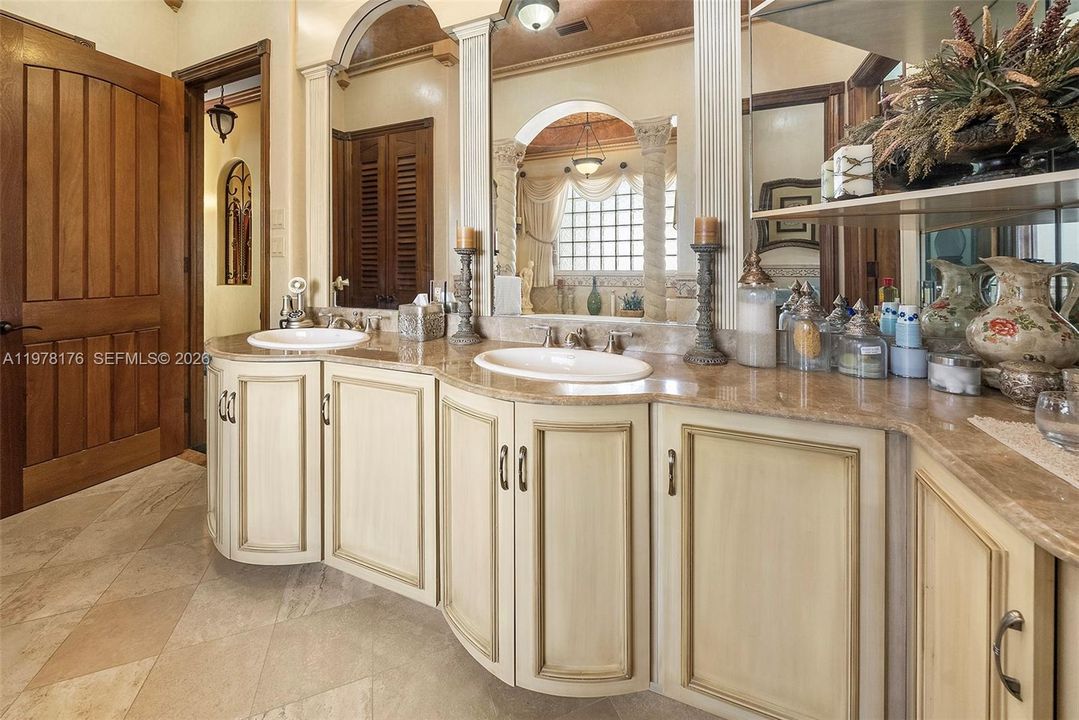 Extra Large Bathrooms