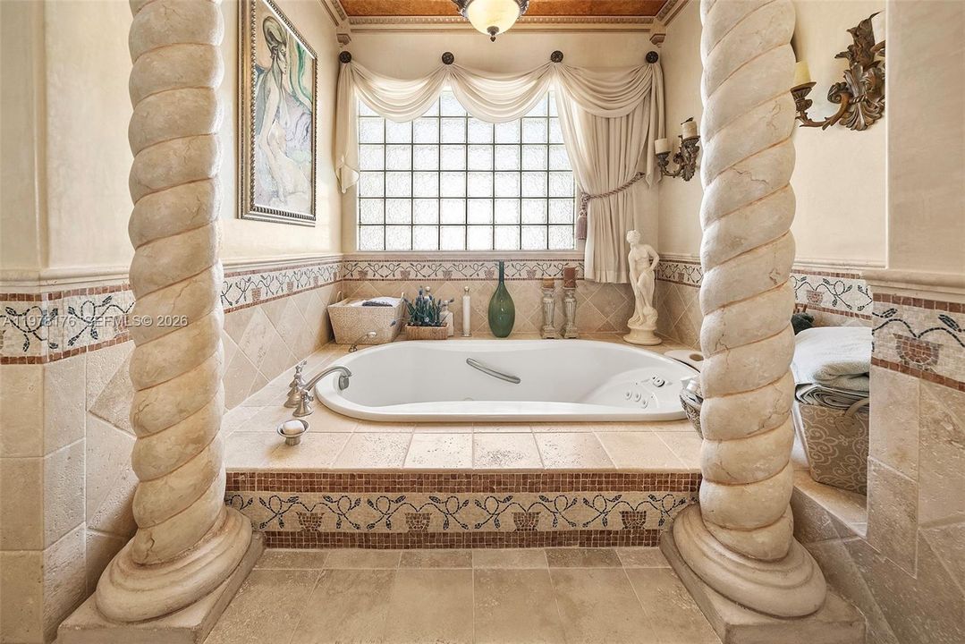 Main Bathroom-