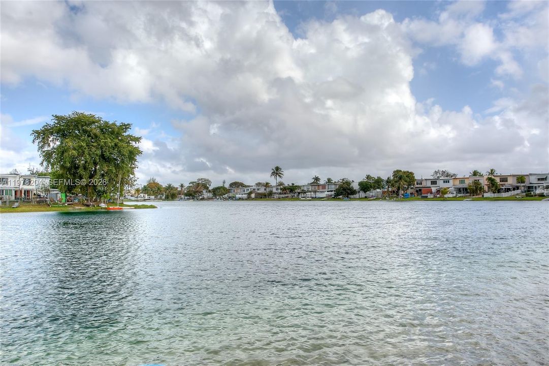 На продажу: $494,900 (2 спален, 2 ванн, 1314 Квадратных фут)