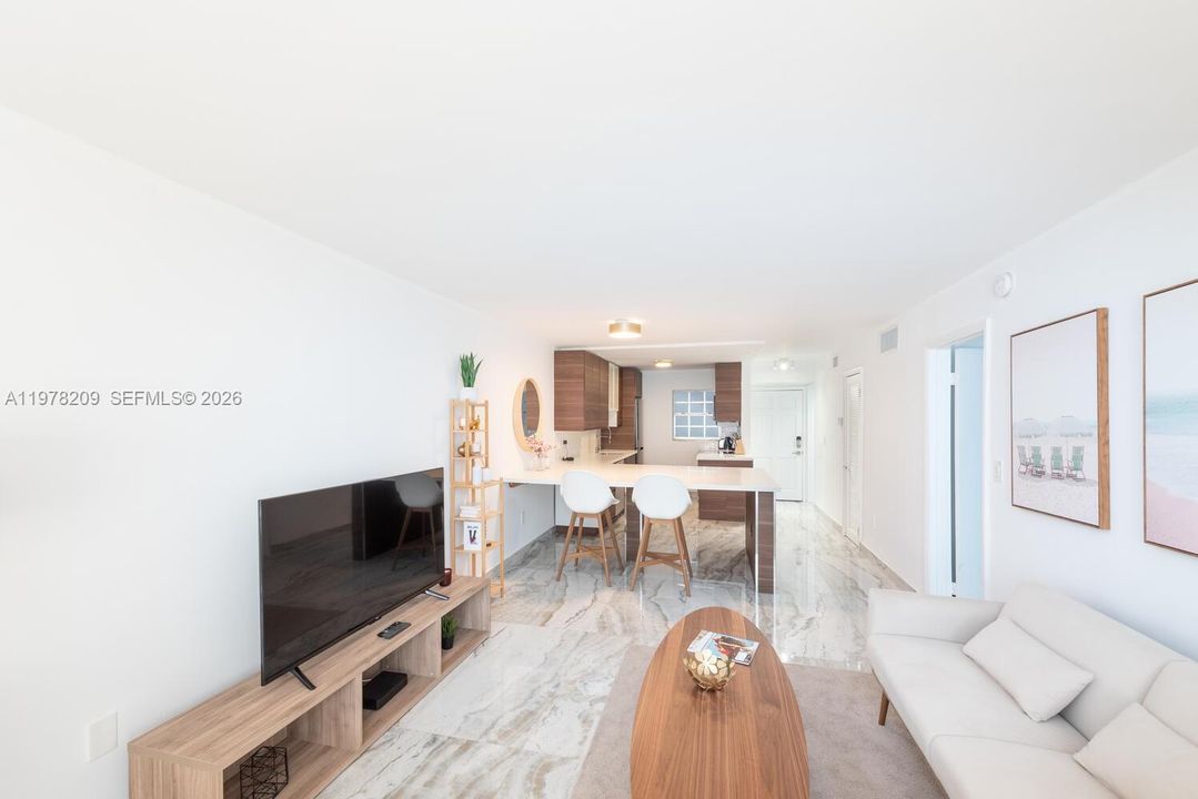 Active With Contract: $2,900 (1 beds, 2 baths, 854 Square Feet)