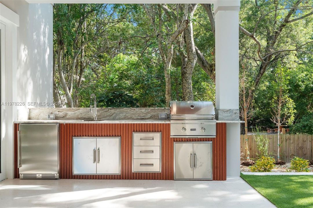 Vendido Recientemente: $2,995,000 (4 camas, 5 baños, 3467 Pies cuadrados)