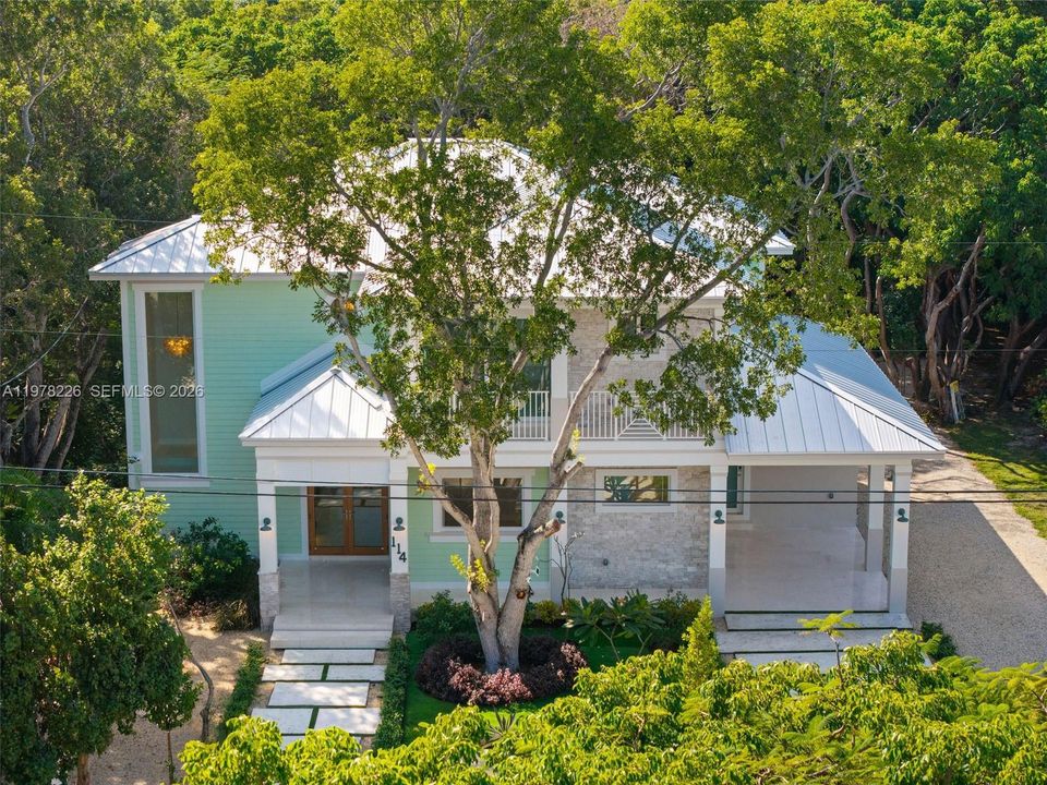 Vendido Recientemente: $2,995,000 (4 camas, 5 baños, 3467 Pies cuadrados)