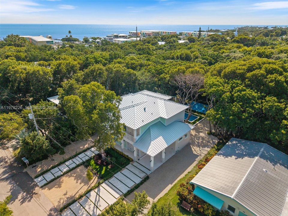 Vendido Recientemente: $2,995,000 (4 camas, 5 baños, 3467 Pies cuadrados)