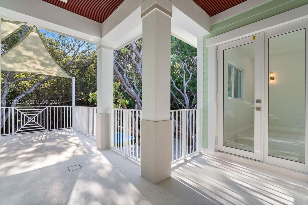 Vendido Recientemente: $2,995,000 (4 camas, 5 baños, 3467 Pies cuadrados)