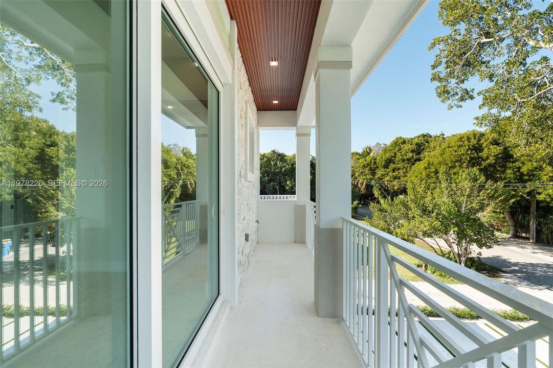 Vendido Recientemente: $2,995,000 (4 camas, 5 baños, 3467 Pies cuadrados)