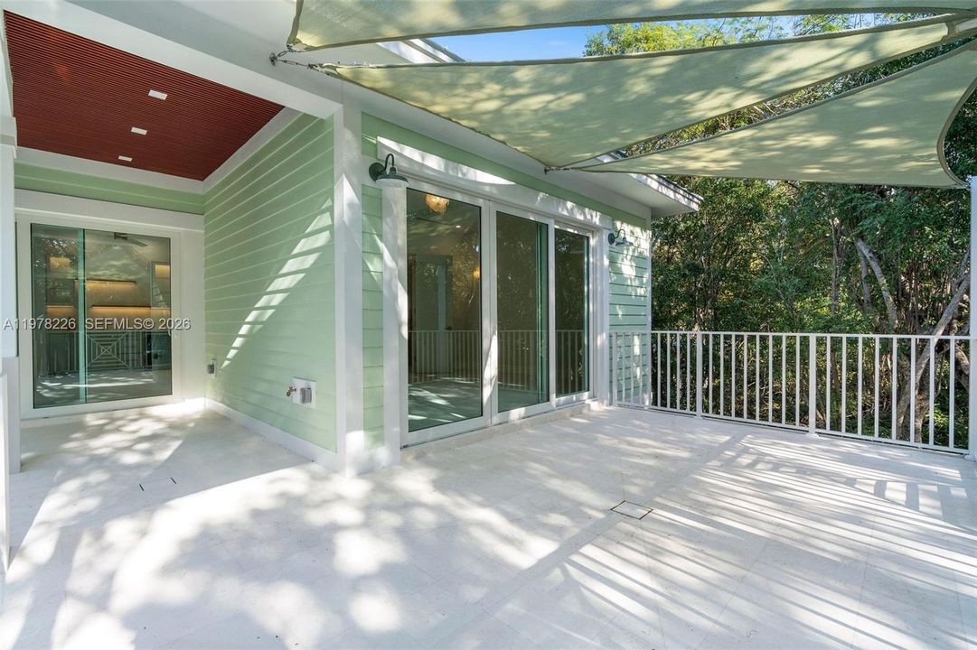 Vendido Recientemente: $2,995,000 (4 camas, 5 baños, 3467 Pies cuadrados)