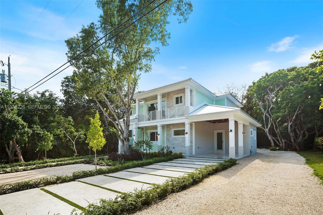 Vendido Recientemente: $2,995,000 (4 camas, 5 baños, 3467 Pies cuadrados)