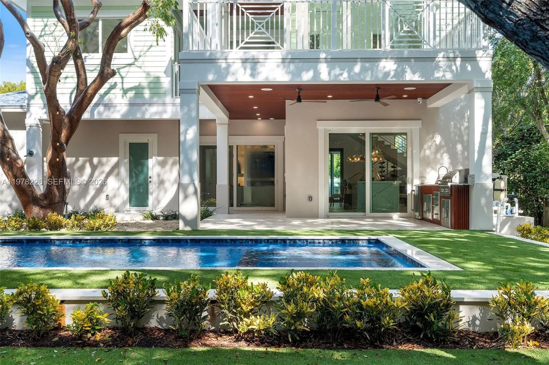 Vendido Recientemente: $2,995,000 (4 camas, 5 baños, 3467 Pies cuadrados)
