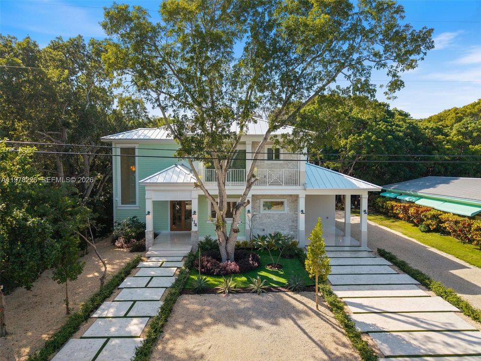 Vendido Recientemente: $2,995,000 (4 camas, 5 baños, 3467 Pies cuadrados)