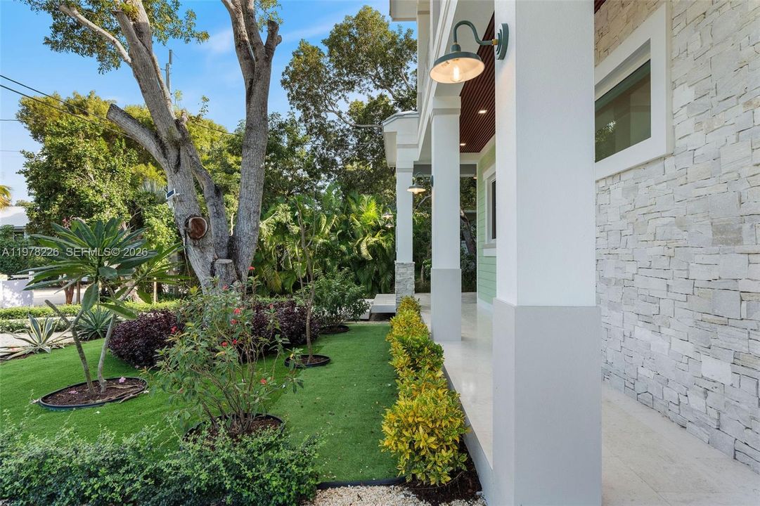 Vendido Recientemente: $2,995,000 (4 camas, 5 baños, 3467 Pies cuadrados)
