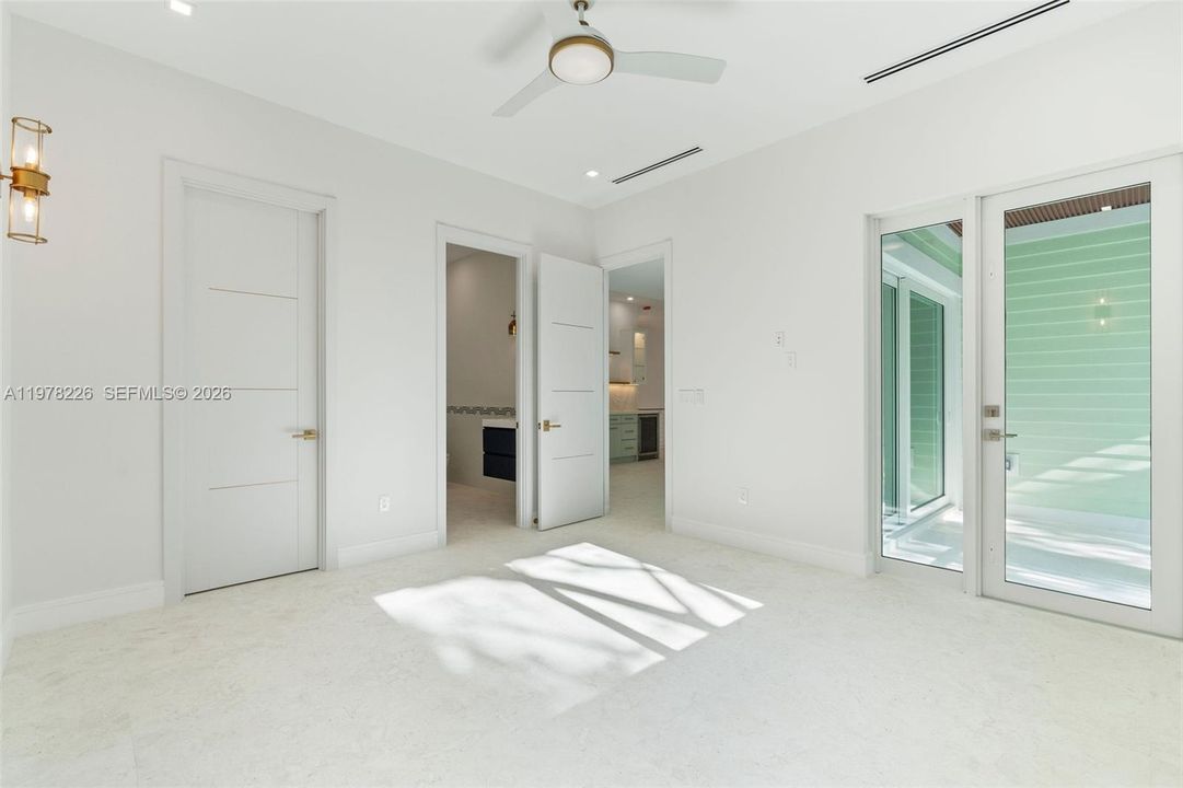 Vendido Recientemente: $2,995,000 (4 camas, 5 baños, 3467 Pies cuadrados)
