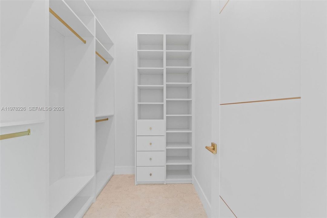 Vendido Recientemente: $2,995,000 (4 camas, 5 baños, 3467 Pies cuadrados)