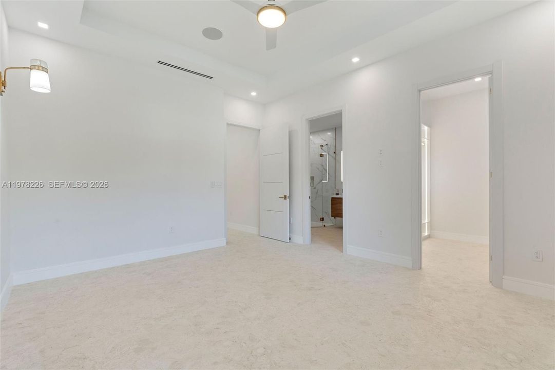 Vendido Recientemente: $2,995,000 (4 camas, 5 baños, 3467 Pies cuadrados)
