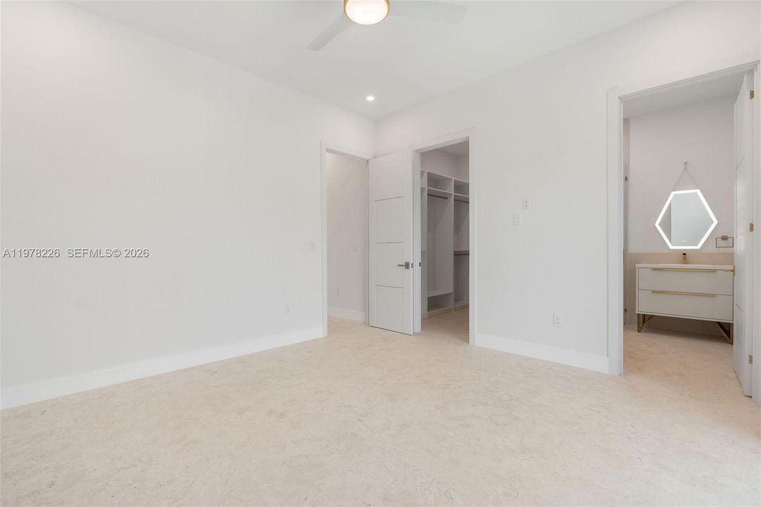 Vendido Recientemente: $2,995,000 (4 camas, 5 baños, 3467 Pies cuadrados)
