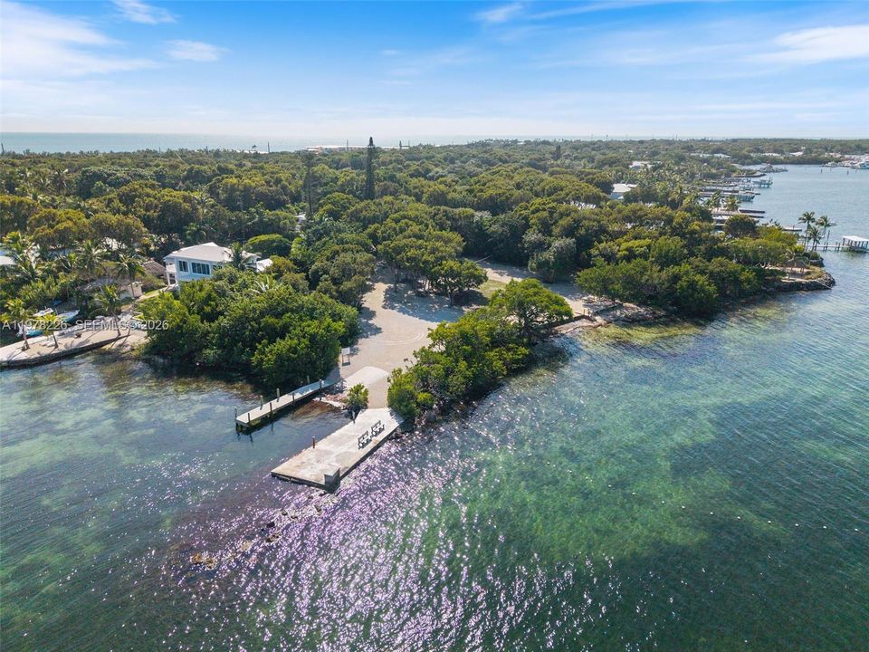 Vendido Recientemente: $2,995,000 (4 camas, 5 baños, 3467 Pies cuadrados)