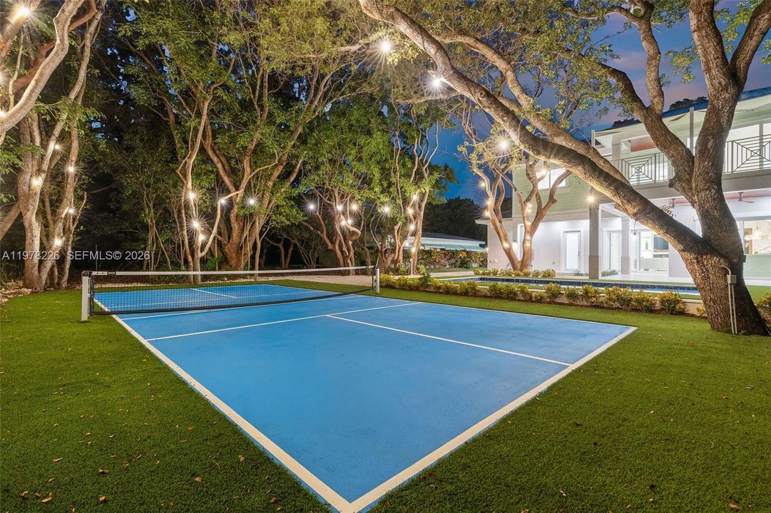 Vendido Recientemente: $2,995,000 (4 camas, 5 baños, 3467 Pies cuadrados)