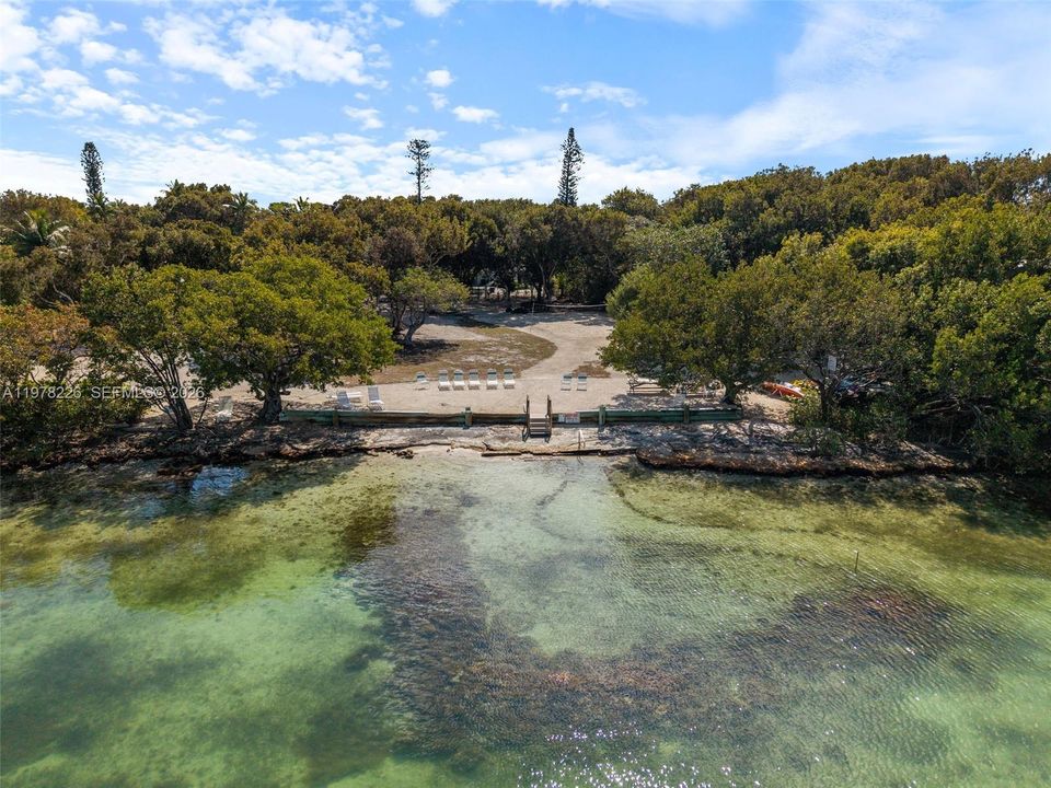 Vendido Recientemente: $2,995,000 (4 camas, 5 baños, 3467 Pies cuadrados)