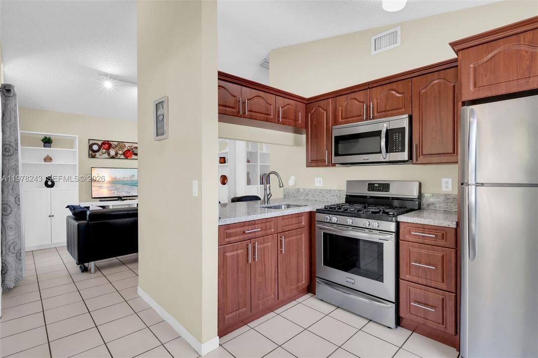 Active With Contract: $389,000 (2 beds, 2 baths, 840 Square Feet)