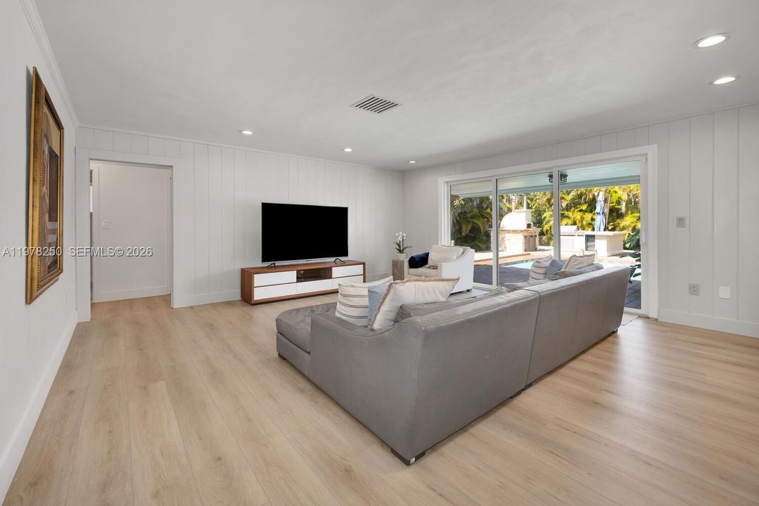 Active With Contract: $3,240,000 (4 beds, 3 baths, 2968 Square Feet)