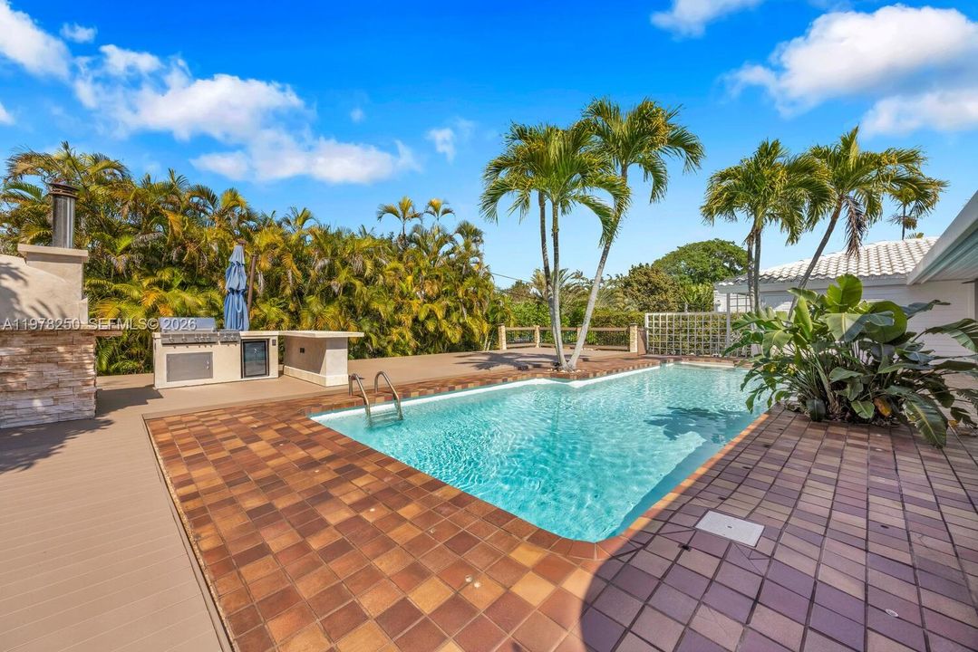 Active With Contract: $3,240,000 (4 beds, 3 baths, 2968 Square Feet)