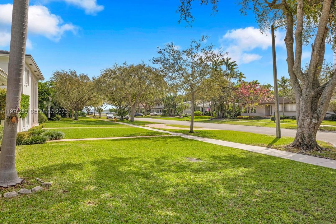 Active With Contract: $3,240,000 (4 beds, 3 baths, 2968 Square Feet)