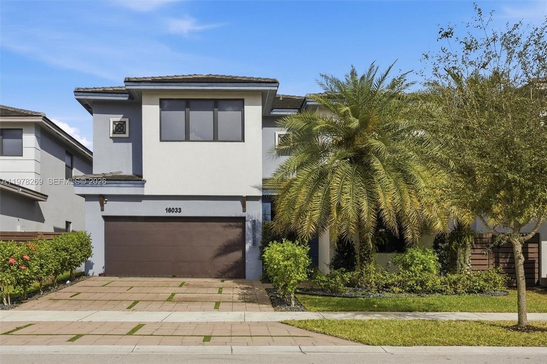 For Sale: $1,300,000 (5 beds, 3 baths, 3050 Square Feet)