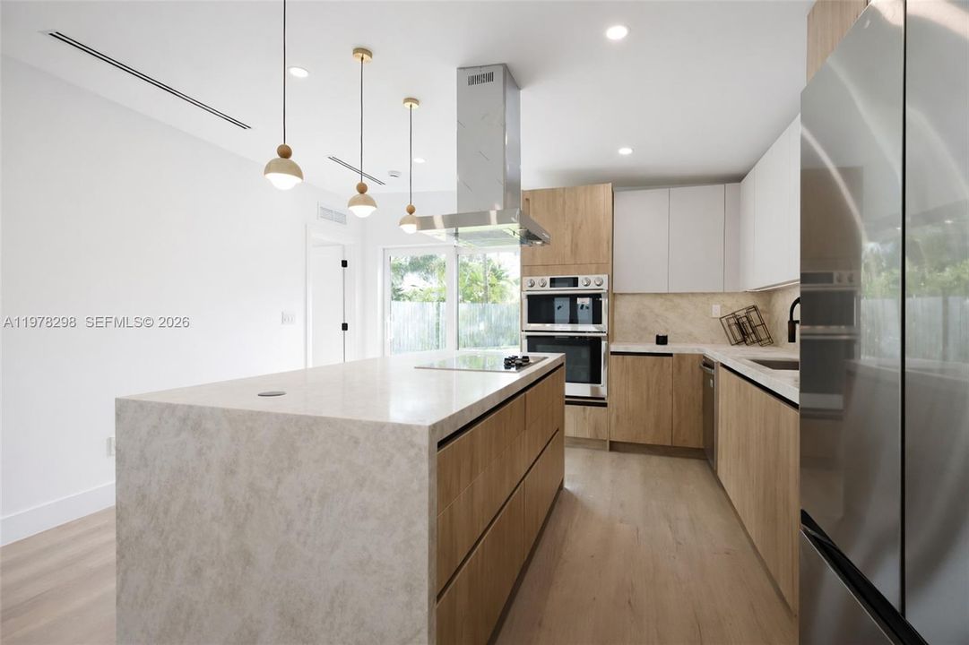 Active With Contract: $1,299,999 (3 beds, 3 baths, 1823 Square Feet)