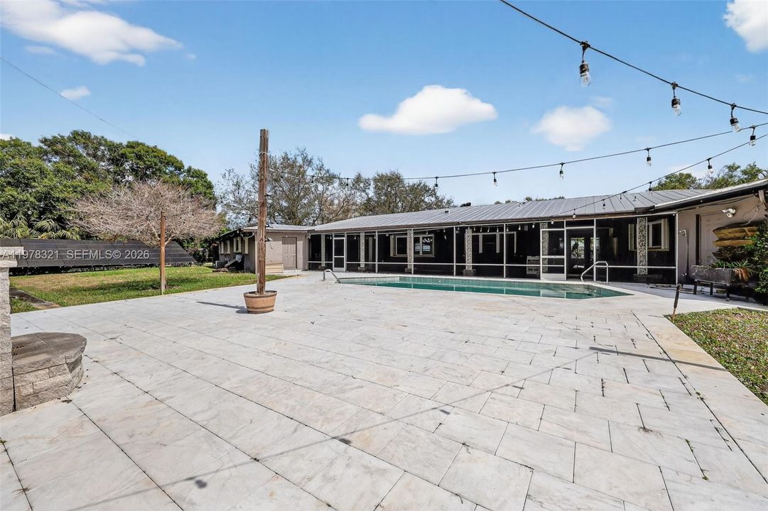 En Venta: $715,000 (4 camas, 3 baños, 4152 Pies cuadrados)