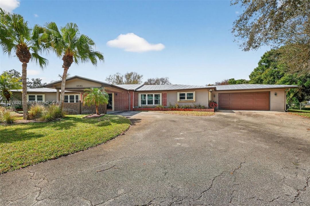 En Venta: $715,000 (4 camas, 3 baños, 4152 Pies cuadrados)