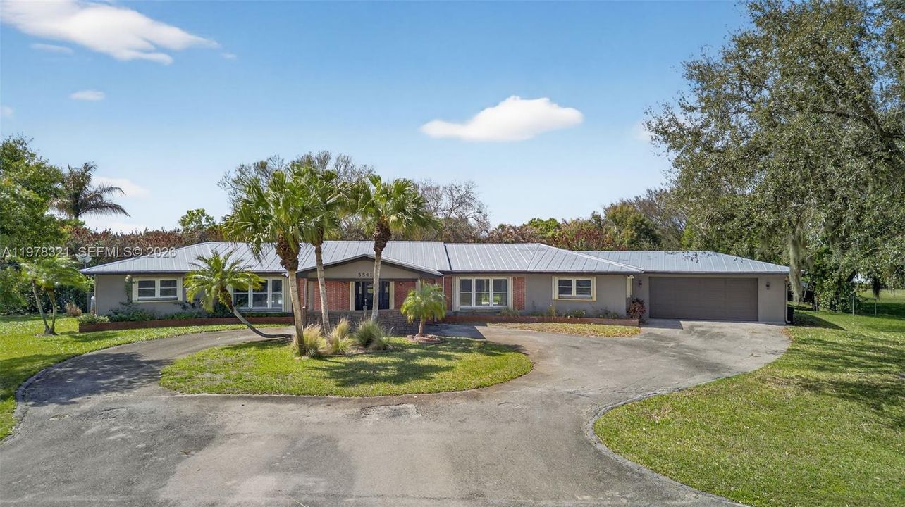 En Venta: $715,000 (4 camas, 3 baños, 4152 Pies cuadrados)
