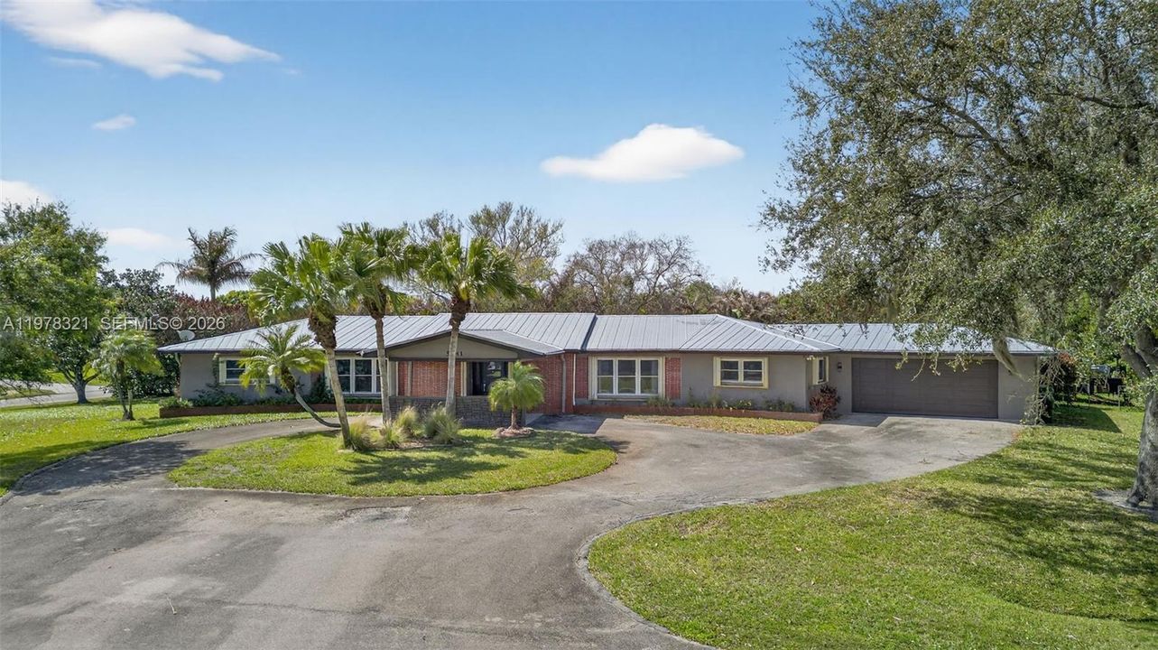 En Venta: $715,000 (4 camas, 3 baños, 4152 Pies cuadrados)