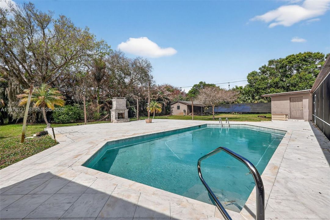 En Venta: $715,000 (4 camas, 3 baños, 4152 Pies cuadrados)