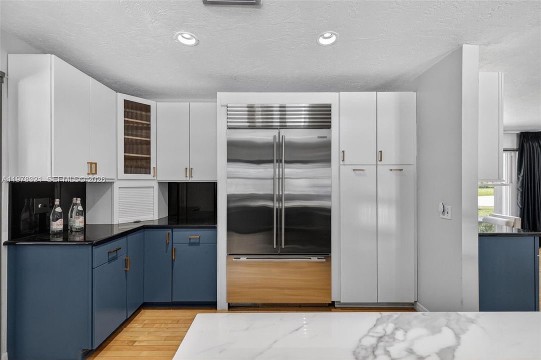 En Venta: $715,000 (4 camas, 3 baños, 4152 Pies cuadrados)