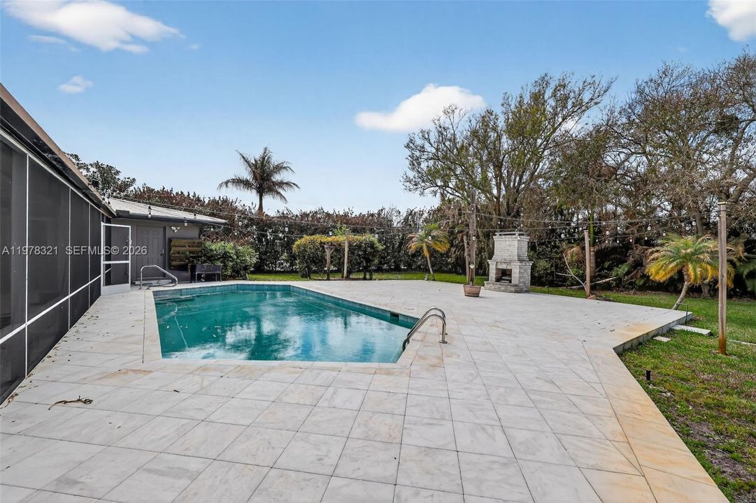 En Venta: $715,000 (4 camas, 3 baños, 4152 Pies cuadrados)