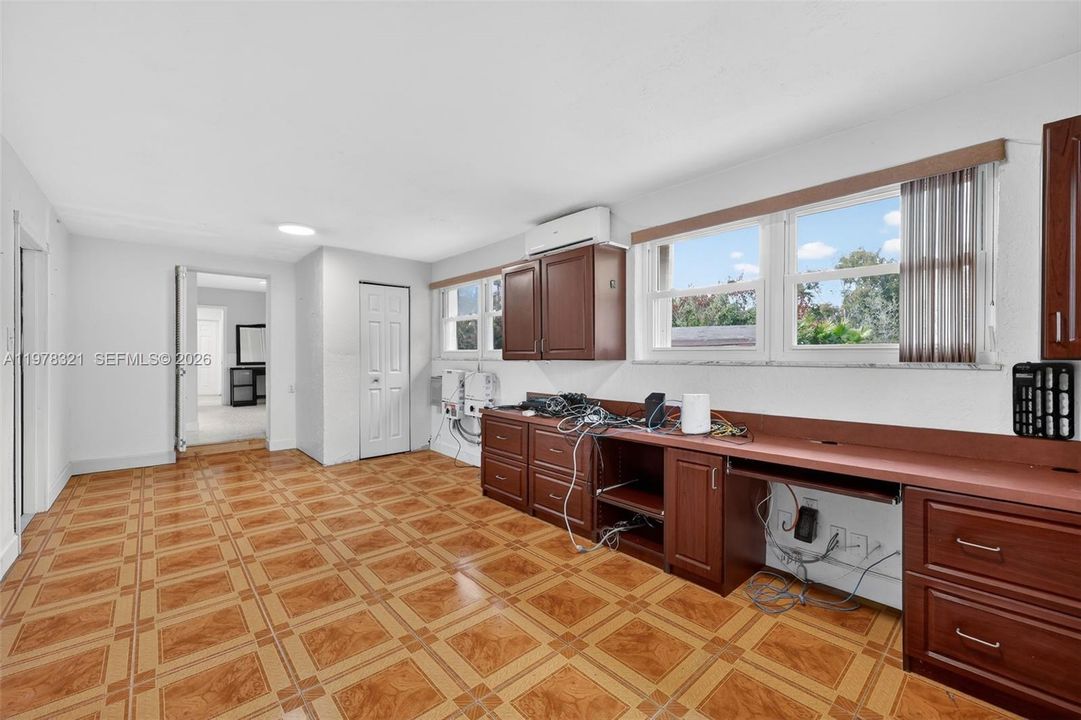 En Venta: $715,000 (4 camas, 3 baños, 4152 Pies cuadrados)