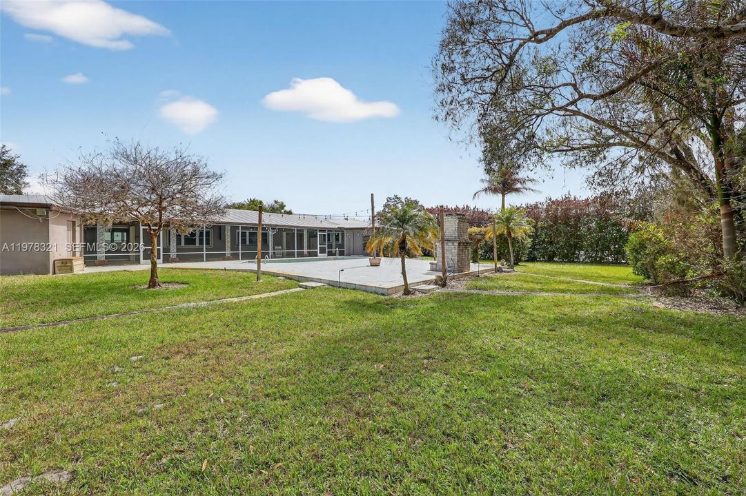 En Venta: $715,000 (4 camas, 3 baños, 4152 Pies cuadrados)