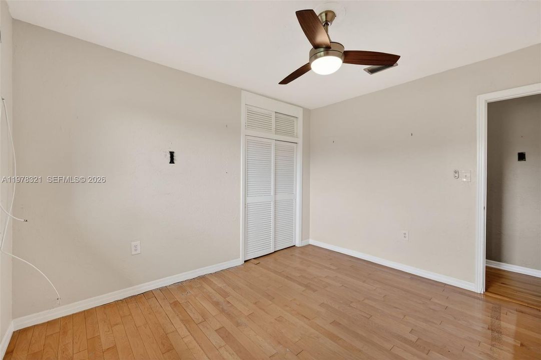 En Venta: $715,000 (4 camas, 3 baños, 4152 Pies cuadrados)