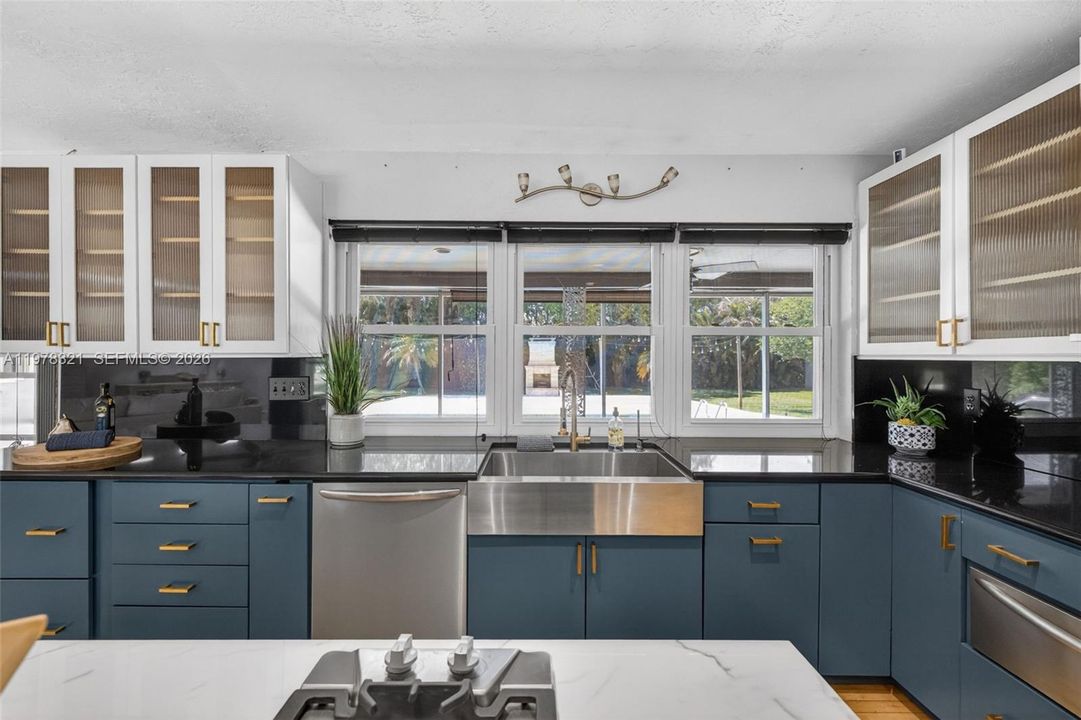 En Venta: $715,000 (4 camas, 3 baños, 4152 Pies cuadrados)