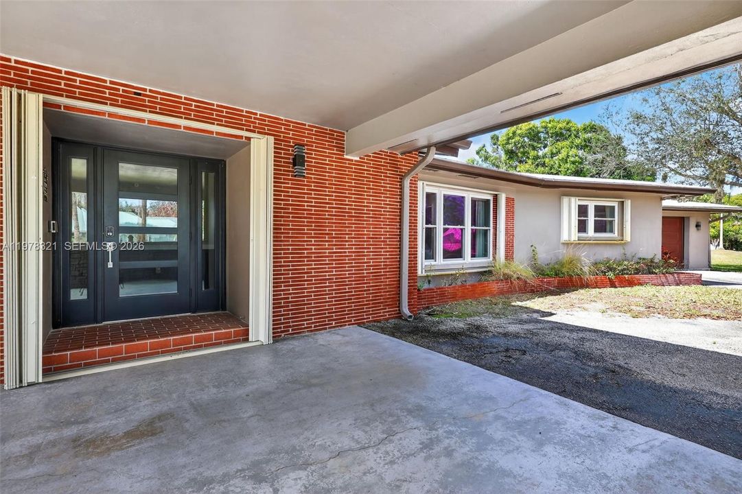 En Venta: $715,000 (4 camas, 3 baños, 4152 Pies cuadrados)