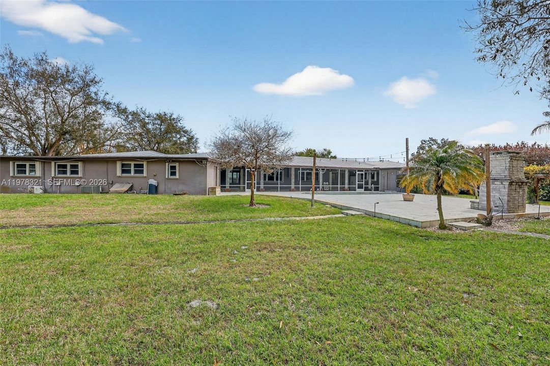 En Venta: $715,000 (4 camas, 3 baños, 4152 Pies cuadrados)