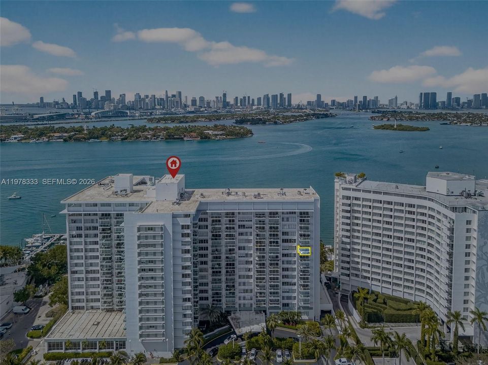 合同活跃: $495,000 (1 贝兹, 1 浴室, 962 平方英尺)